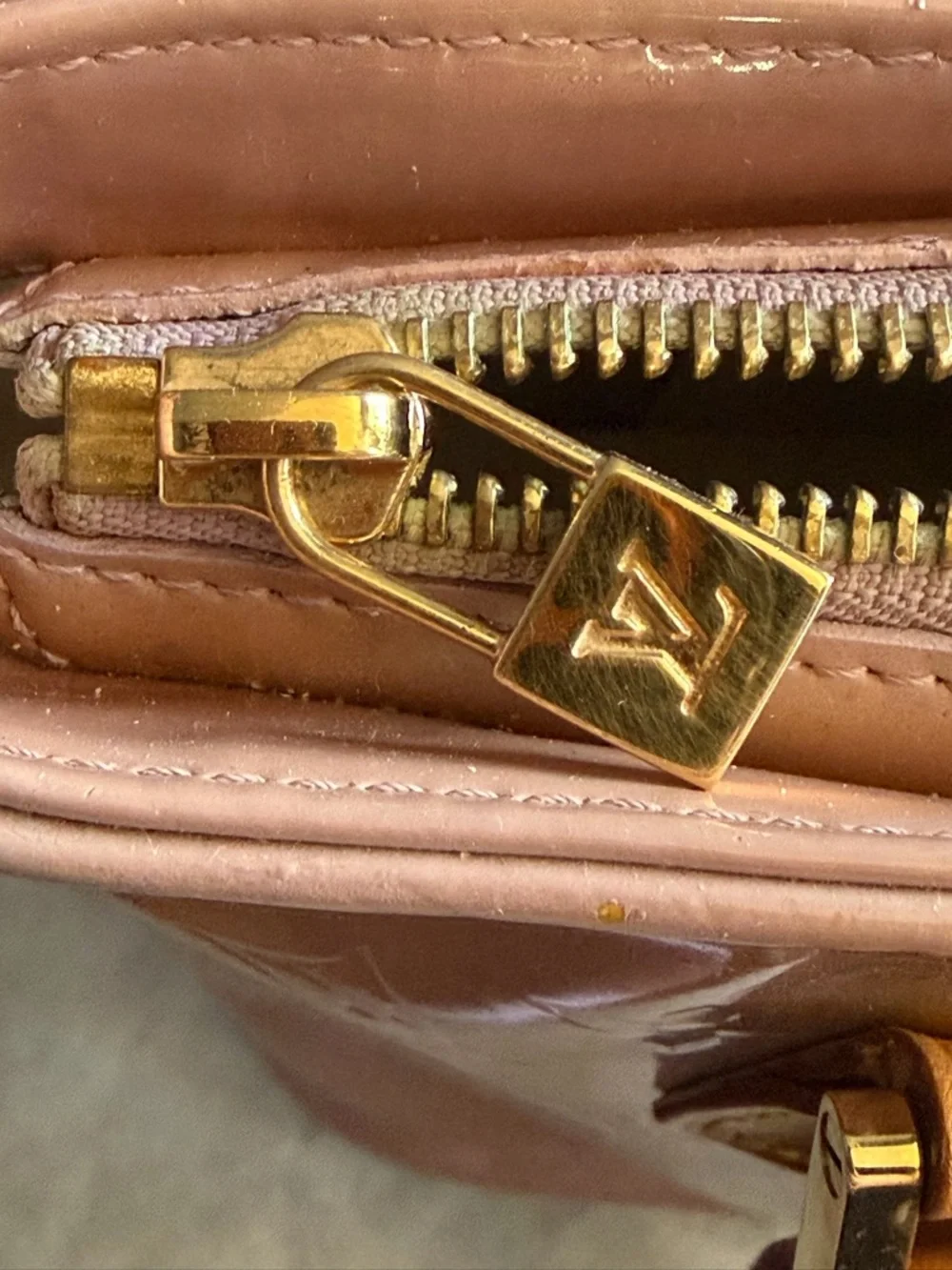 Louis Vuitton Vernis Houston Tote Bag Monogram Rose Pink Patent Leather⁠